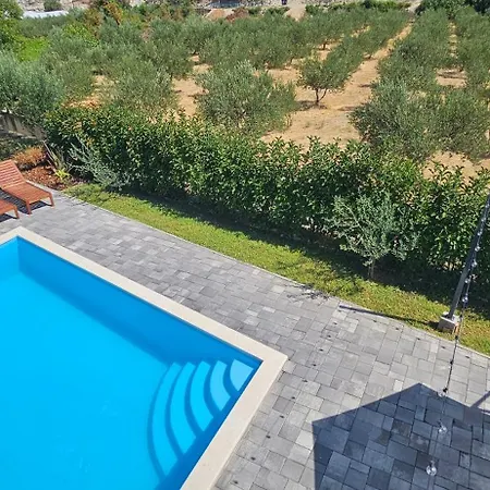 Aparthouse With Pool