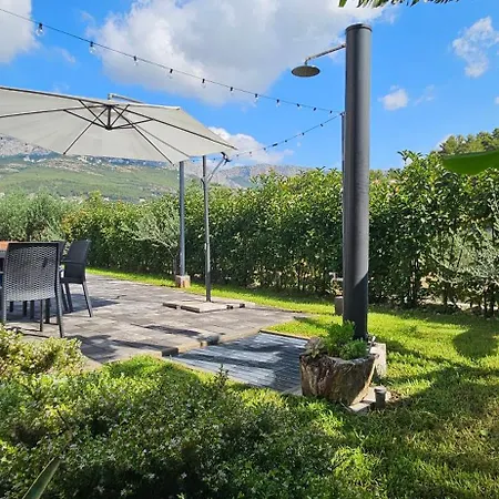 Aparthouse With Pool Apartment
