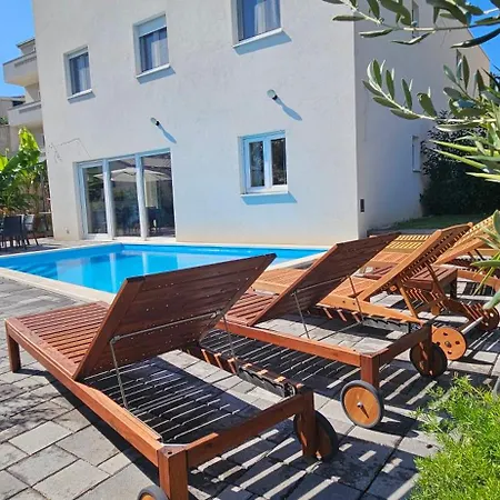 Apartment Aparthouse With Pool