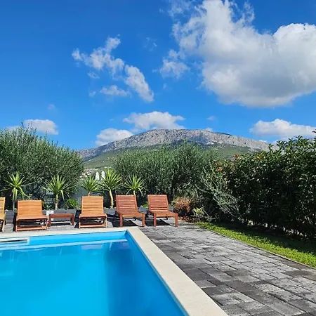 Apartment Aparthouse With Pool Solin