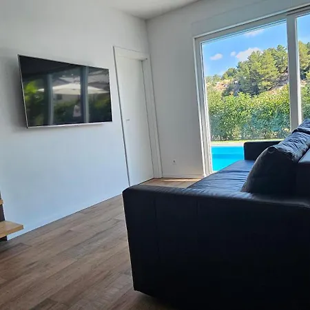 Aparthouse With Pool Apartment Solin