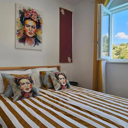 Aparthouse With Pool Solin
