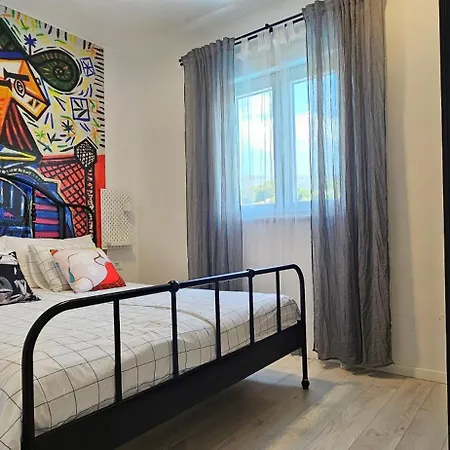 Aparthouse With Pool Apartment *