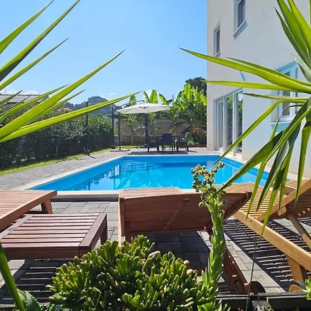 Aparthouse With Pool 아파트 솔린