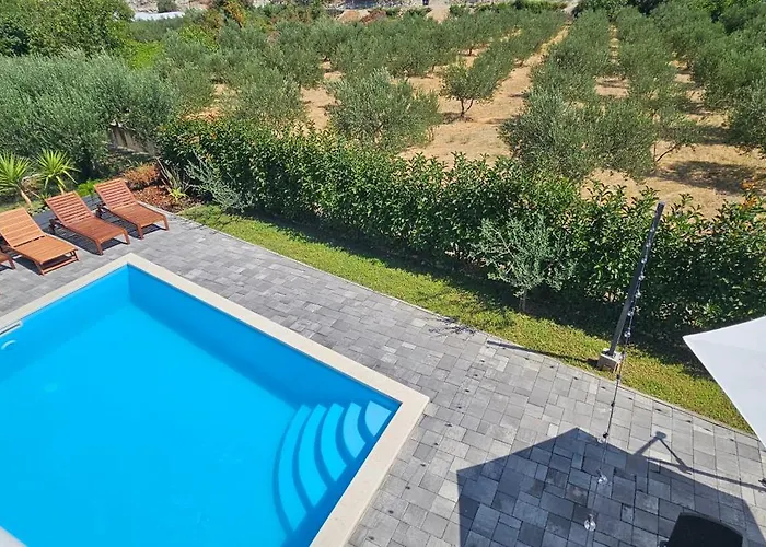 Aparthouse With Pool