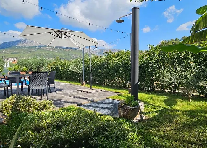 Aparthouse With Pool Apartman