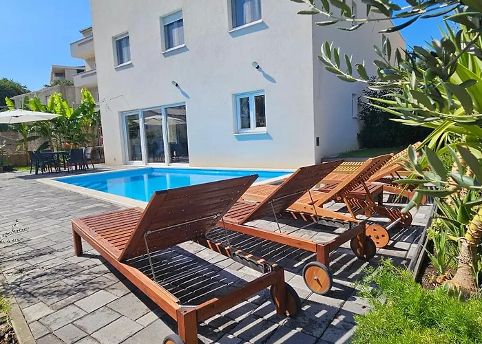 Apartman Aparthouse With Pool