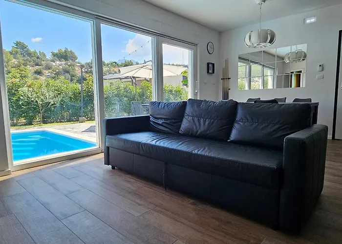 Aparthouse With Pool Apartman